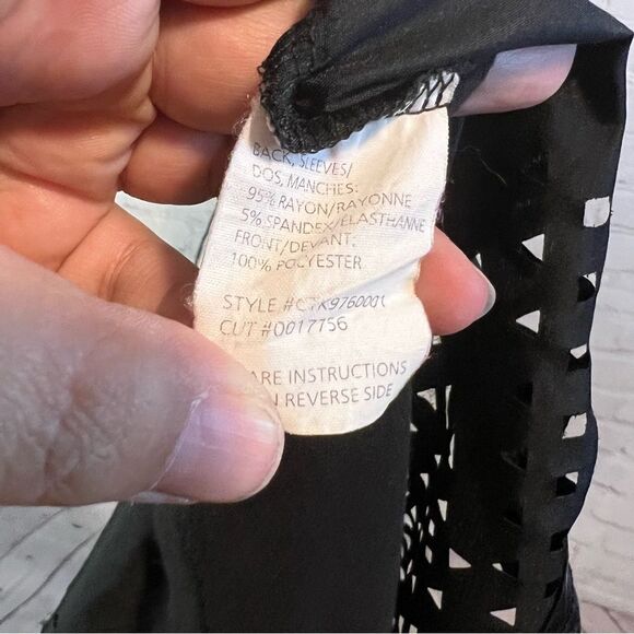 Cruel Laser Cut Blouse Black size medium - Picture 4 of 6